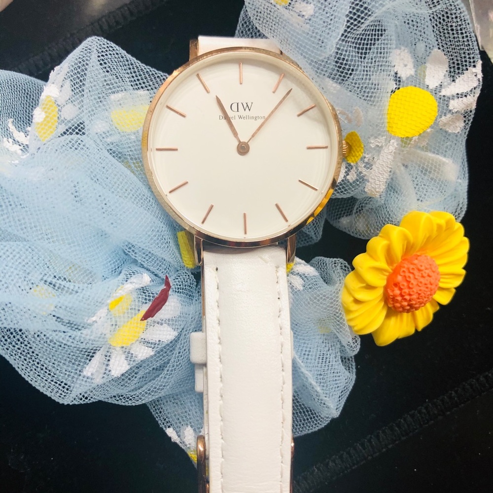 Authentic Daniel Wellington Female Watch 32mmm